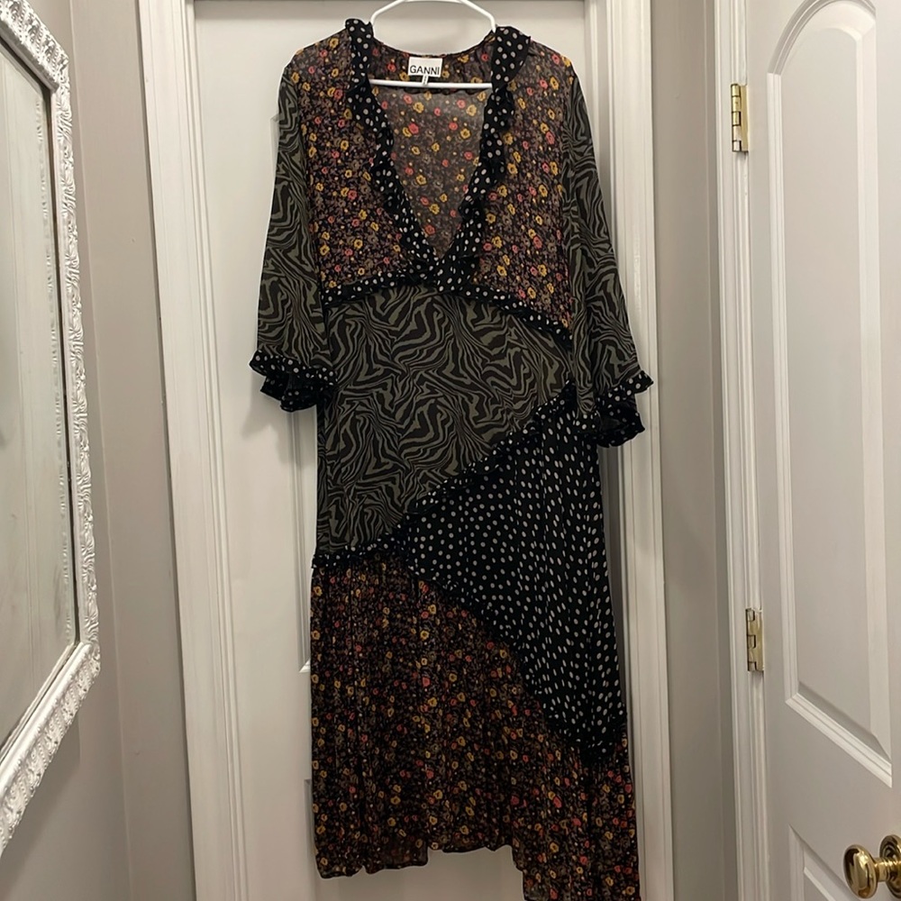 Not for sale!!!!GANNI funky sheet dress (no lining)